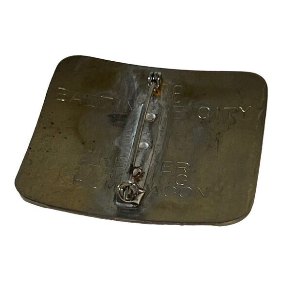 Vtg Silver In Color 1996 Baltimore City Helper Trading From Wagon Badge #459 Pin - Picture 2 of 3